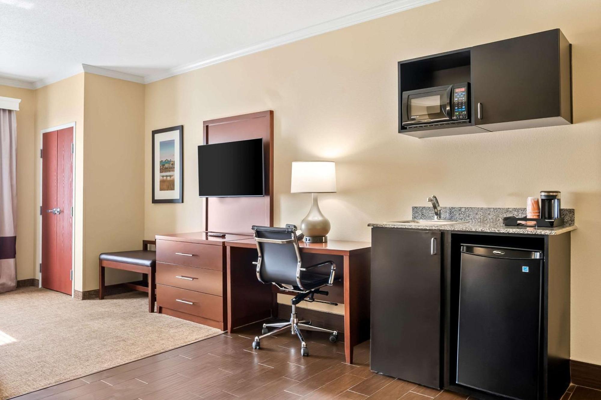 Comfort Suites Panama City Near Tyndall Afb Exterior foto
